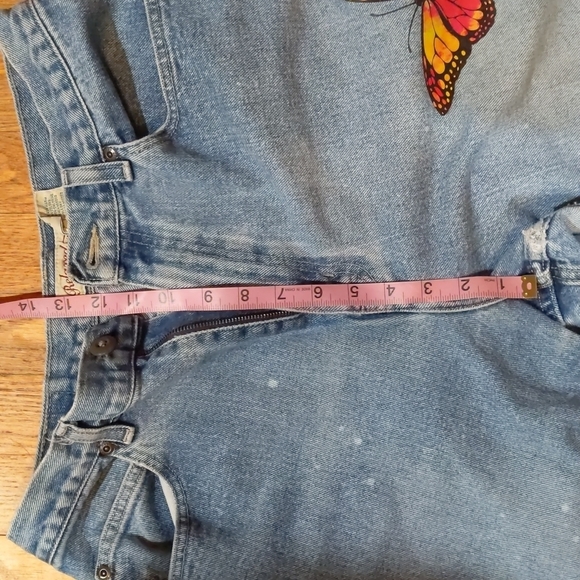 Customized Vintage jeans with butterfly and bleach - Picture 8 of 10